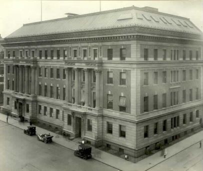 The first building of the Cornell University Medical College was located at 477 First Avenue between 27th and 28th Streets. This building was opened on 10/28/1900 and used until 1932.